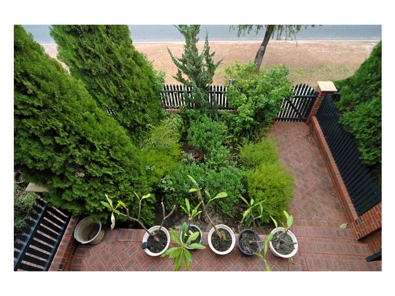 2/33 Central Road, Kalamunda WA 6076