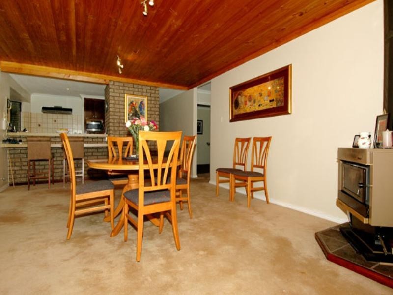 15 Peet Road, Kalamunda WA 6076