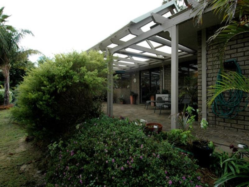 15 Peet Road, Kalamunda WA 6076