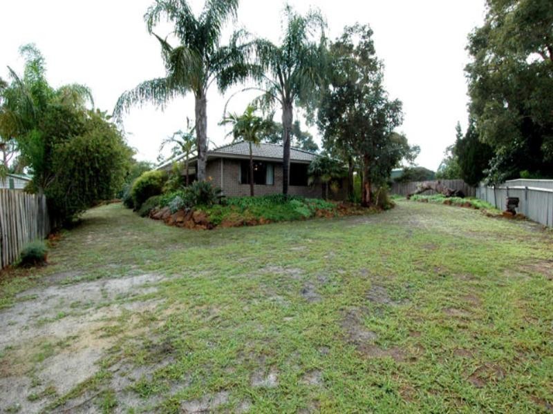 15 Peet Road, Kalamunda WA 6076