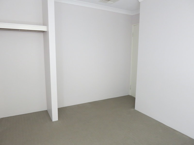 17 Cara Way, Wattle Grove WA 6107