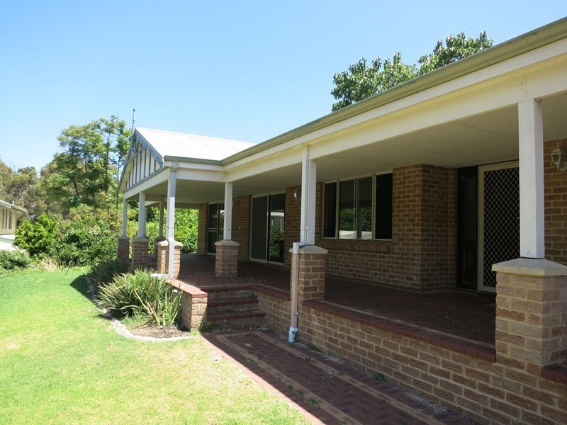 35 Palmateer Drive, Carmel WA 6076