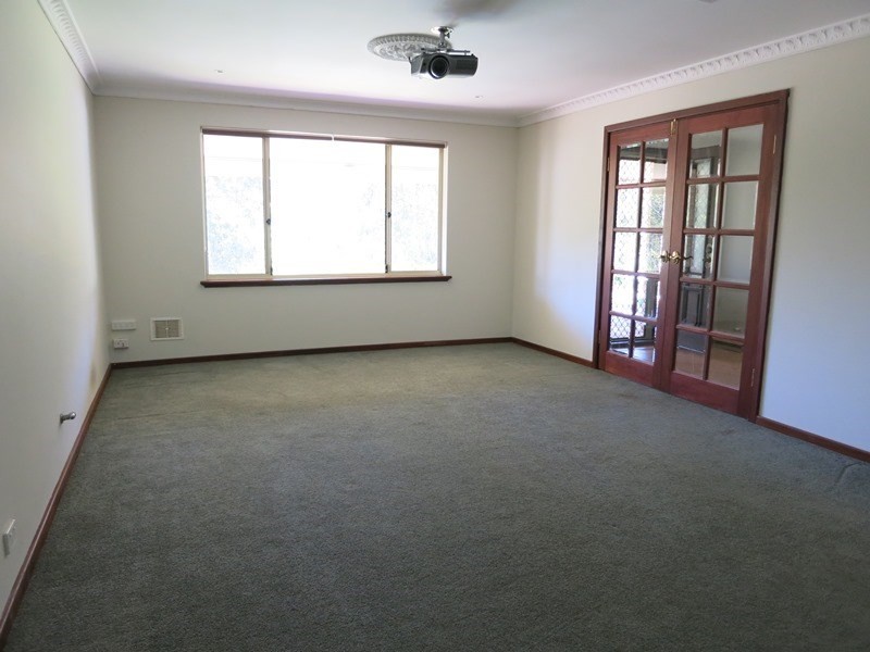 35 Palmateer Drive, Carmel WA 6076