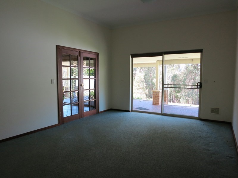 35 Palmateer Drive, Carmel WA 6076