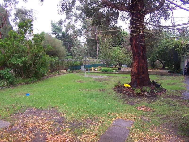 232 Grove Road, Lesmurdie WA 6076