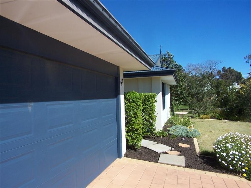 7 Jubata Court, Maida Vale WA 6057