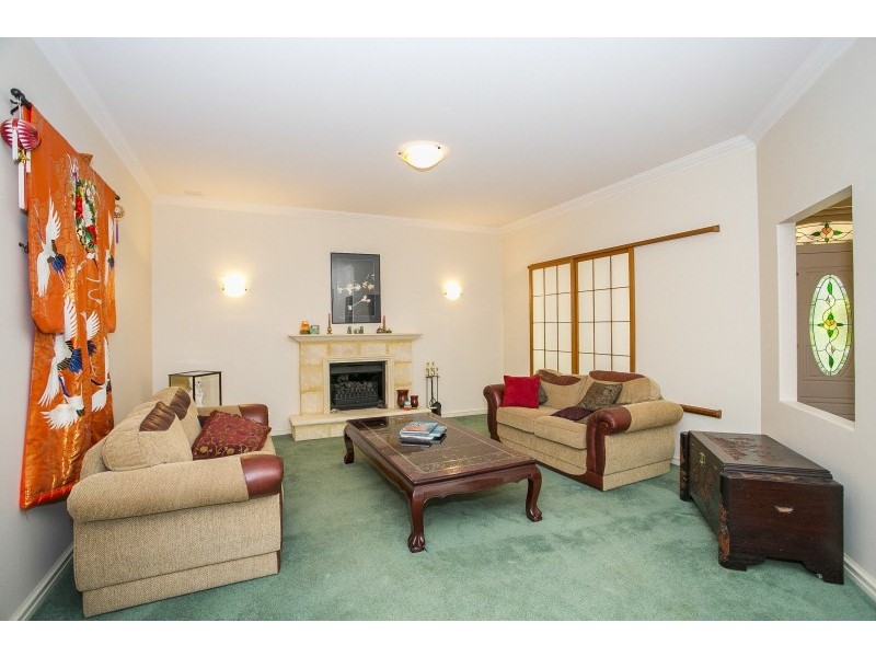 12 Lawnbrook Road East, Bickley WA 6076