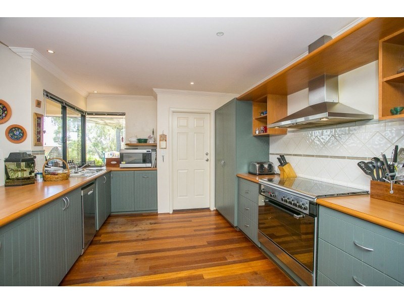 12 Lawnbrook Road East, Bickley WA 6076