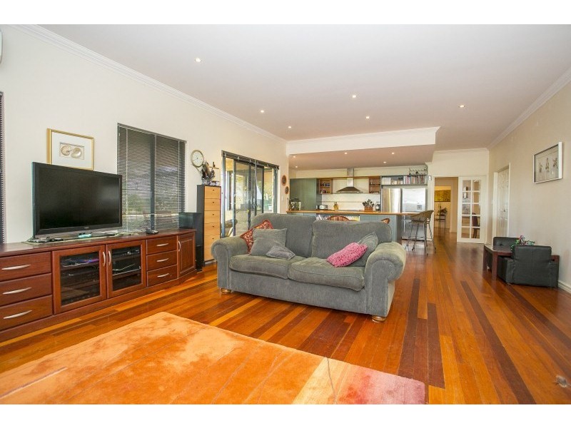 12 Lawnbrook Road East, Bickley WA 6076