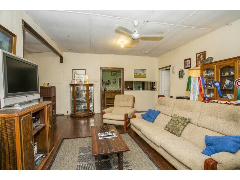 338 Holmes Road, Forrestfield WA 6058