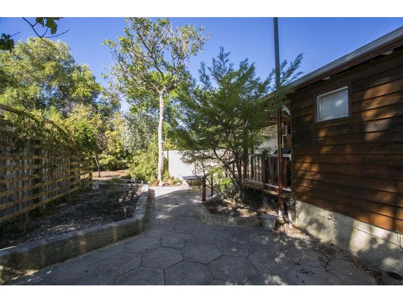 338 Holmes Road, Forrestfield WA 6058