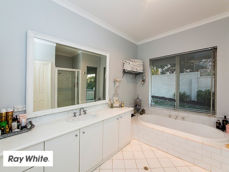2 Newlands Grove, Gooseberry Hill WA 6076