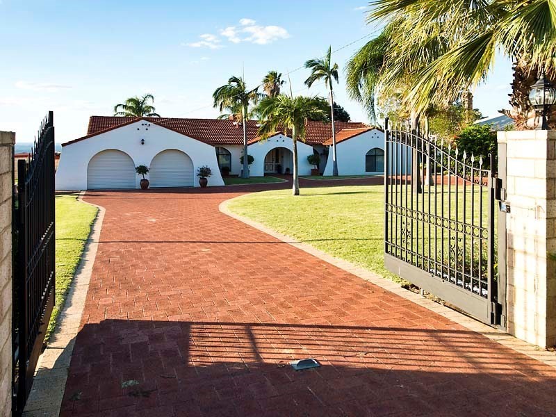 15 Lookout Road, Kalamunda WA 6076