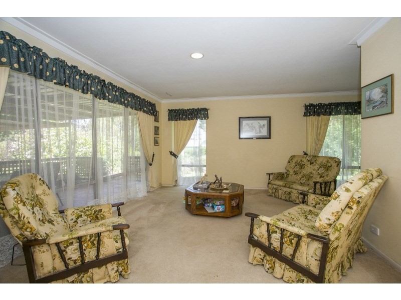 4 Vernallan Way, Lesmurdie WA 6076