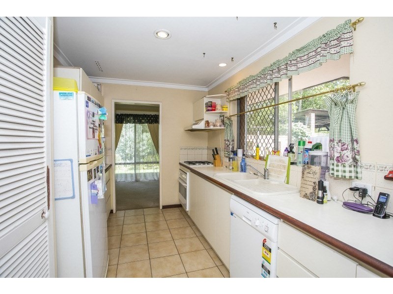 4 Vernallan Way, Lesmurdie WA 6076