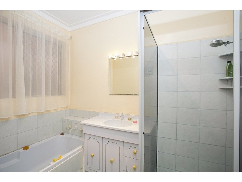 4 Vernallan Way, Lesmurdie WA 6076