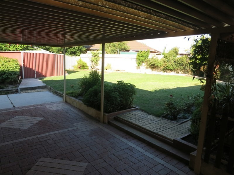 24 Koongee Cross, High Wycombe WA 6057