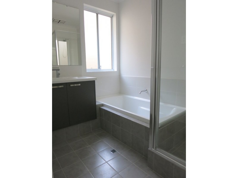 2C White Road, Kalamunda WA 6076