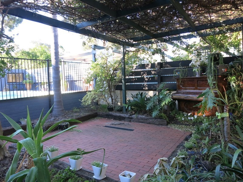 4 Hart Street, Lesmurdie WA 6076