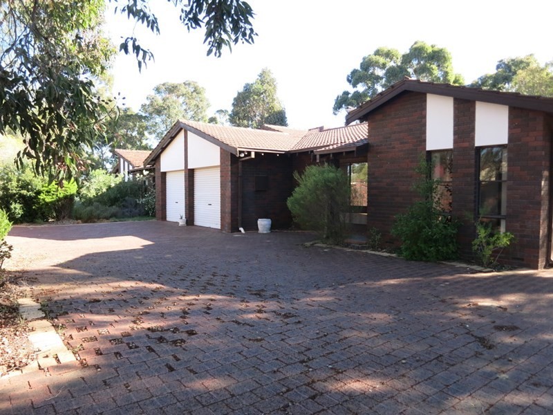 310B Lesmurdie Road, Lesmurdie WA 6076