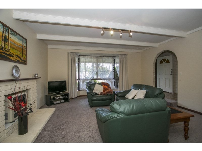 6 Ind Street, Lesmurdie WA 6076