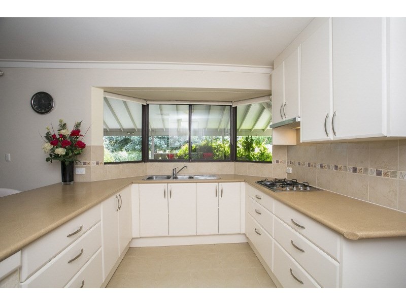 6 Ind Street, Lesmurdie WA 6076