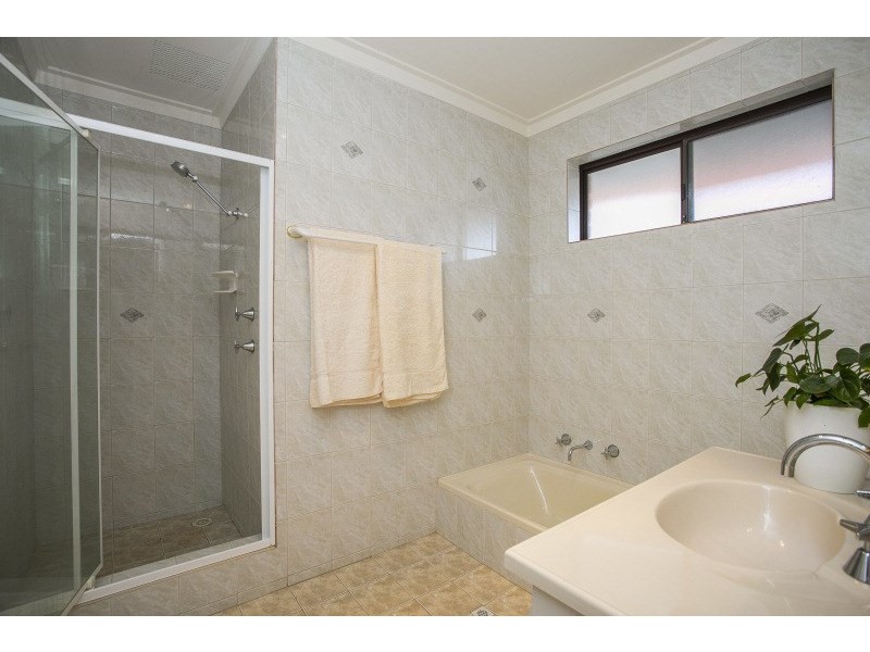 6 Ind Street, Lesmurdie WA 6076