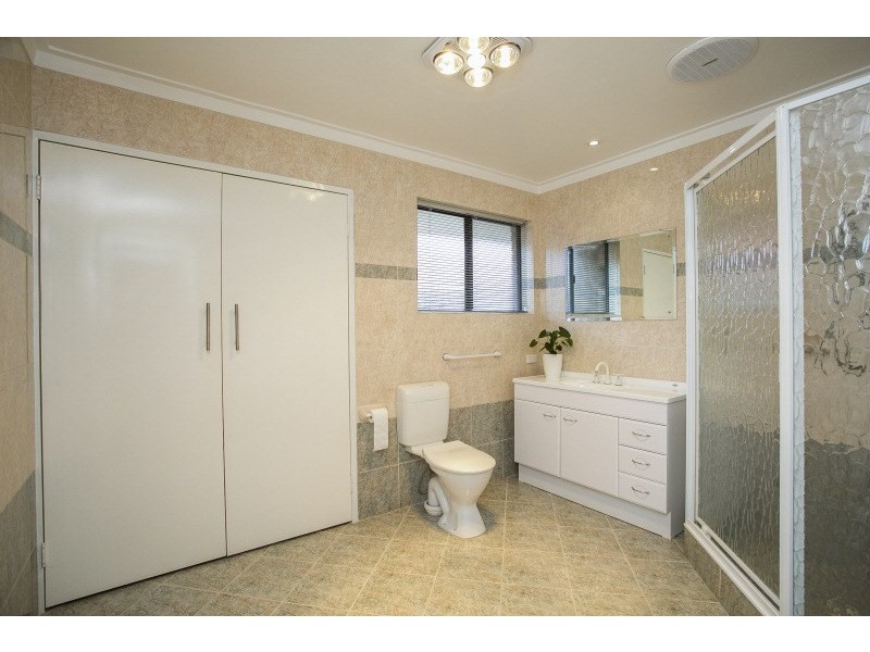 6 Ind Street, Lesmurdie WA 6076