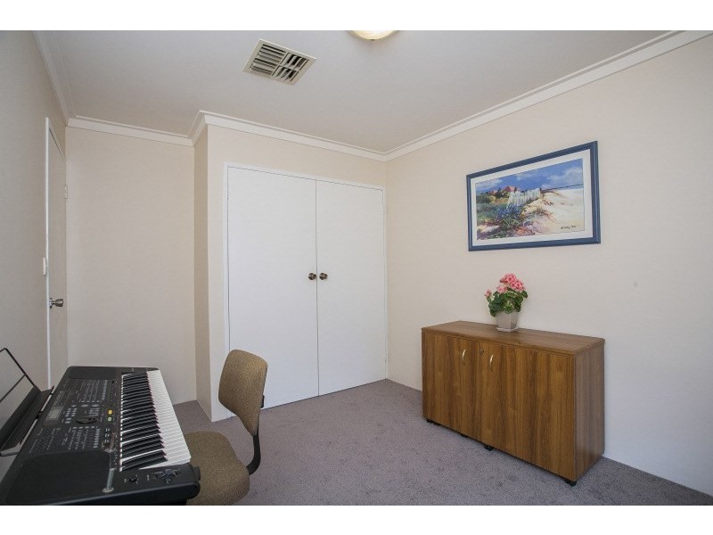 6 Ind Street, Lesmurdie WA 6076