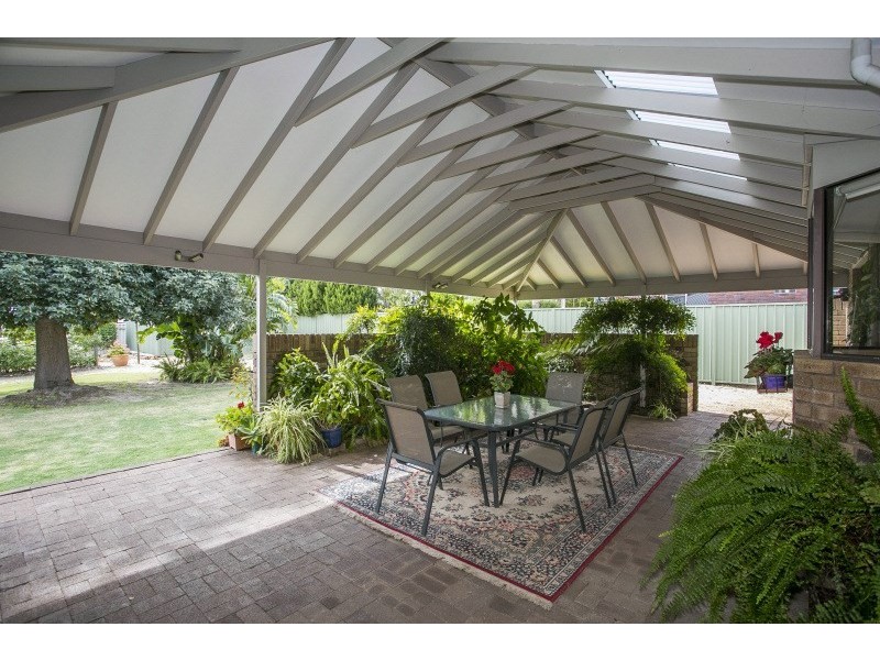 6 Ind Street, Lesmurdie WA 6076