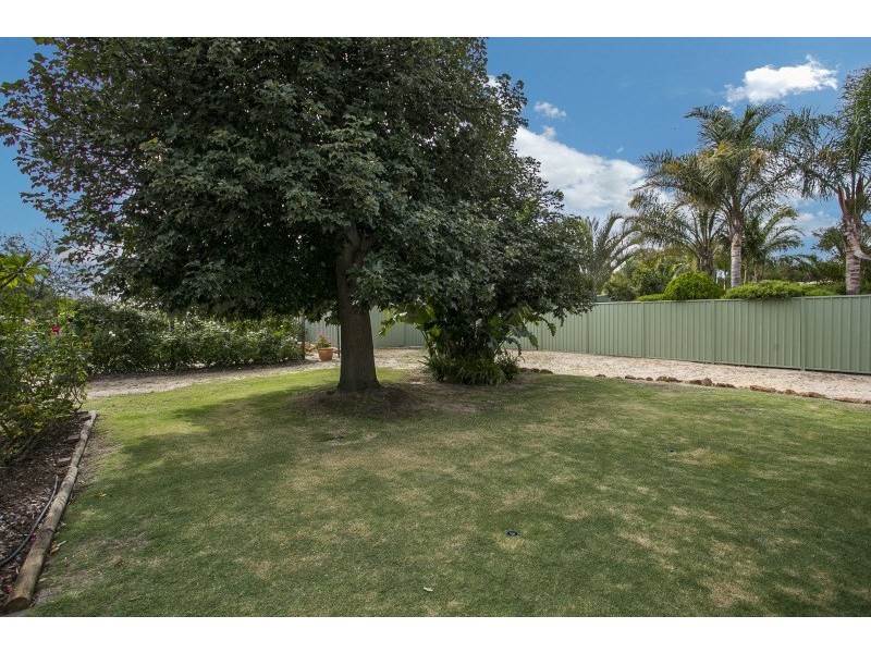 6 Ind Street, Lesmurdie WA 6076