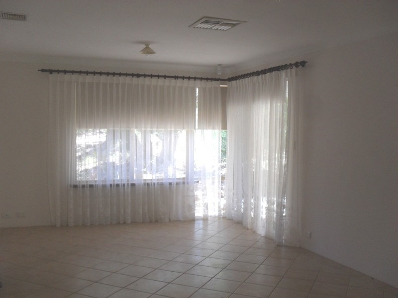 197 Lesmurdie Road, Lesmurdie WA 6076