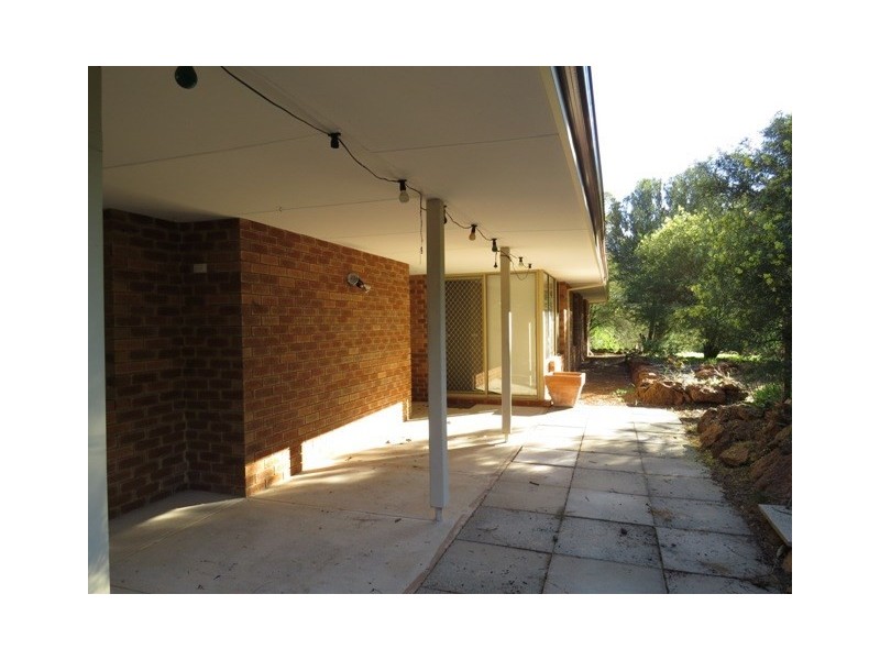 197 Lesmurdie Road, Lesmurdie WA 6076