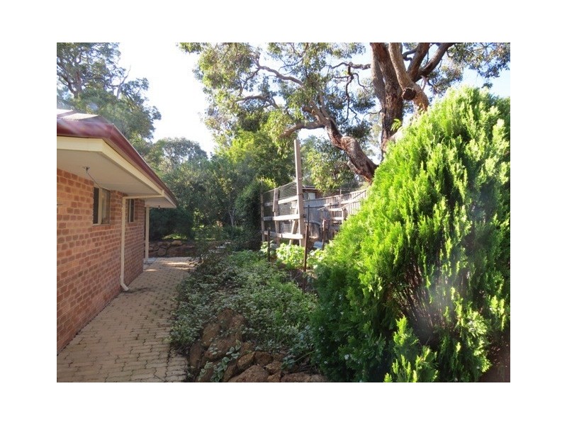 197 Lesmurdie Road, Lesmurdie WA 6076