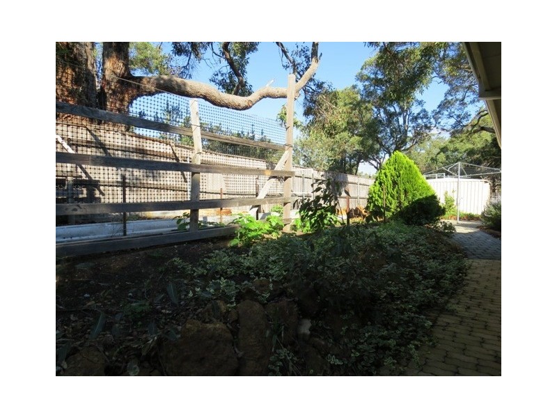 197 Lesmurdie Road, Lesmurdie WA 6076