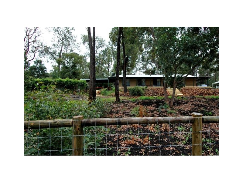 7 Bettenay Road, Roleystone WA 6111