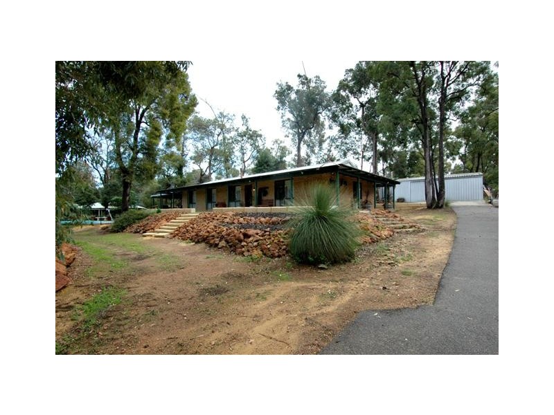 7 Bettenay Road, Roleystone WA 6111