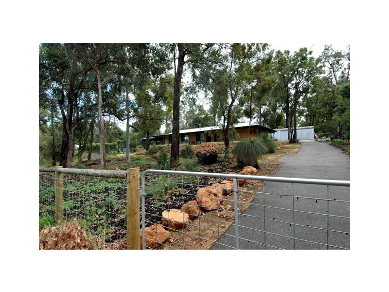 7 Bettenay Road, Roleystone WA 6111