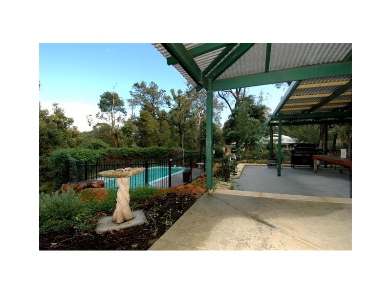 7 Bettenay Road, Roleystone WA 6111