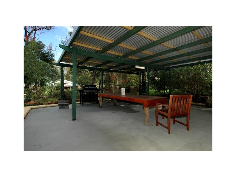 7 Bettenay Road, Roleystone WA 6111