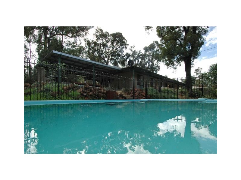 7 Bettenay Road, Roleystone WA 6111