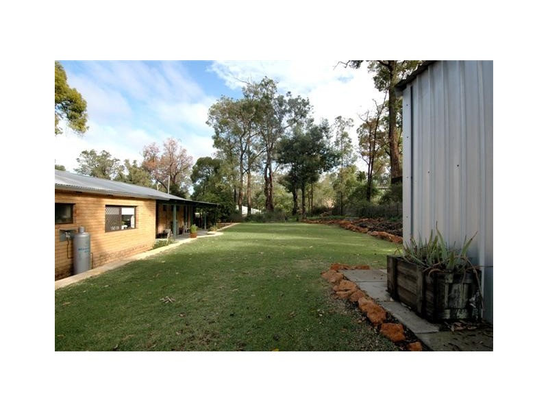 7 Bettenay Road, Roleystone WA 6111