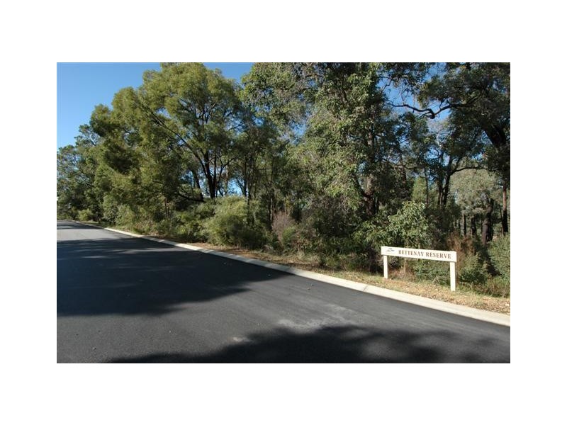 7 Bettenay Road, Roleystone WA 6111