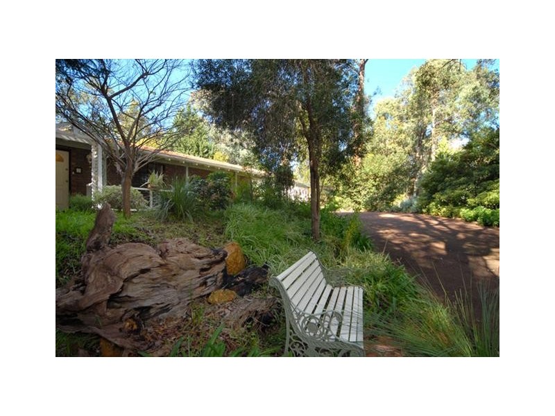 7 Schmitt Road, Kalamunda WA 6076