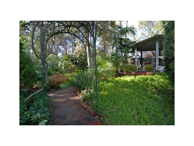 7 Schmitt Road, Kalamunda WA 6076