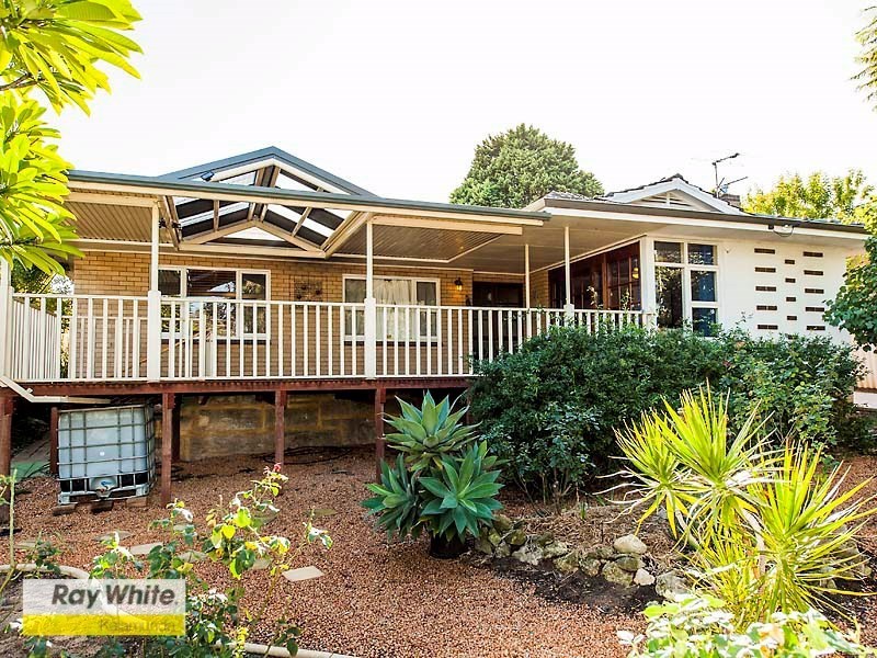 37 Tunnel Road, Swan View WA 6056