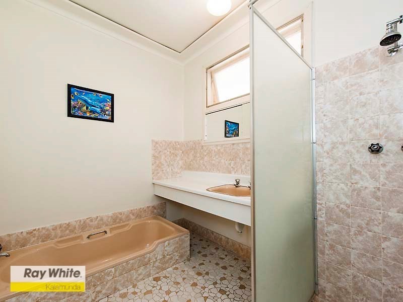 37 Tunnel Road, Swan View WA 6056