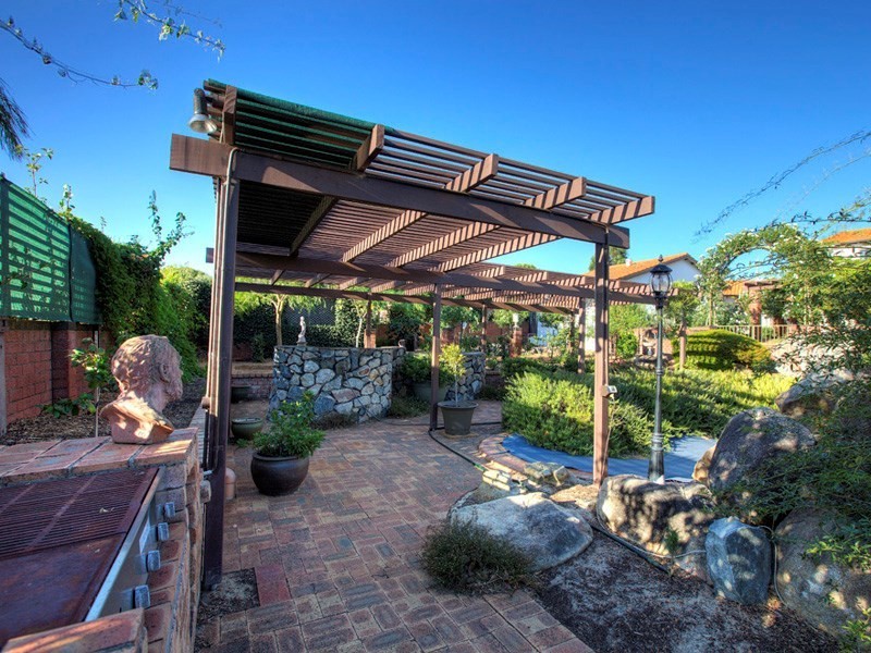 10 West Terrace, Maida Vale WA 6057