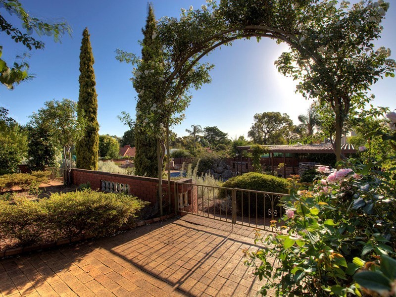 10 West Terrace, Maida Vale WA 6057