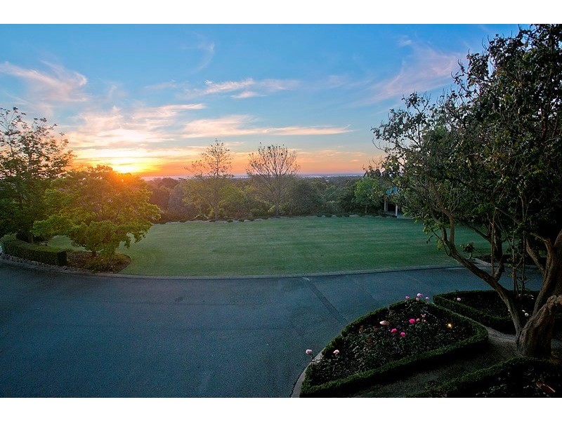 32 Whistlepipe Court, Forrestfield WA 6058